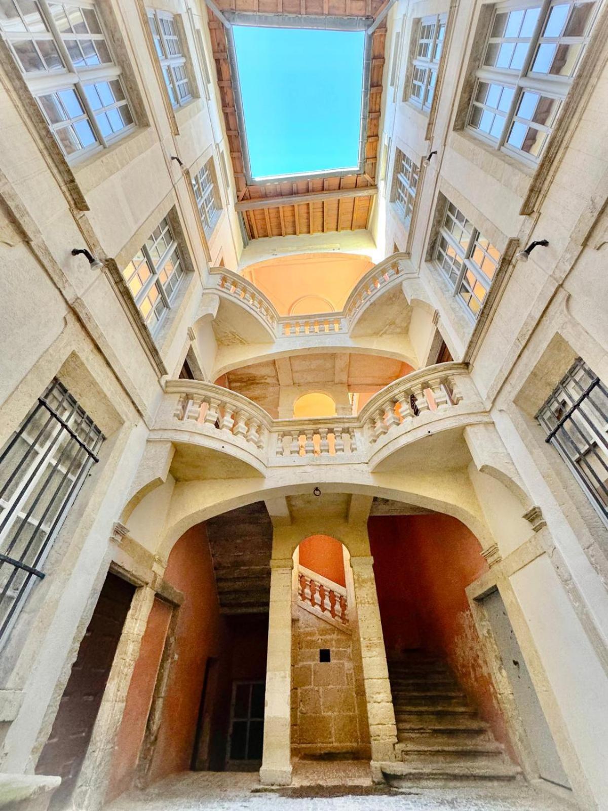 Au Coeur Du Centre Historique - Immeuble Classe - Terrasse - Climatise Nîmes Esterno foto