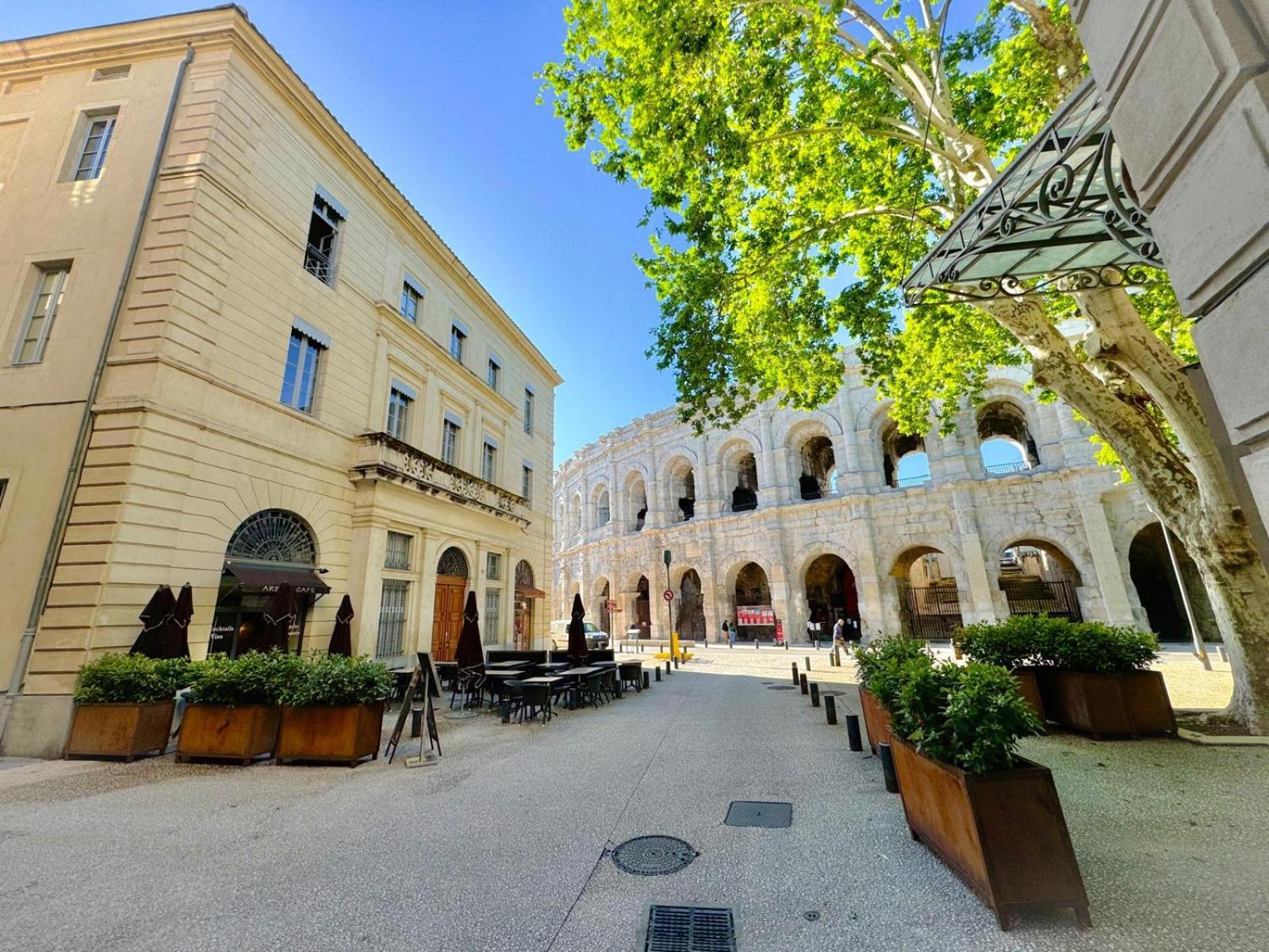 Au Coeur Du Centre Historique - Immeuble Classe - Terrasse - Climatise Nîmes Esterno foto