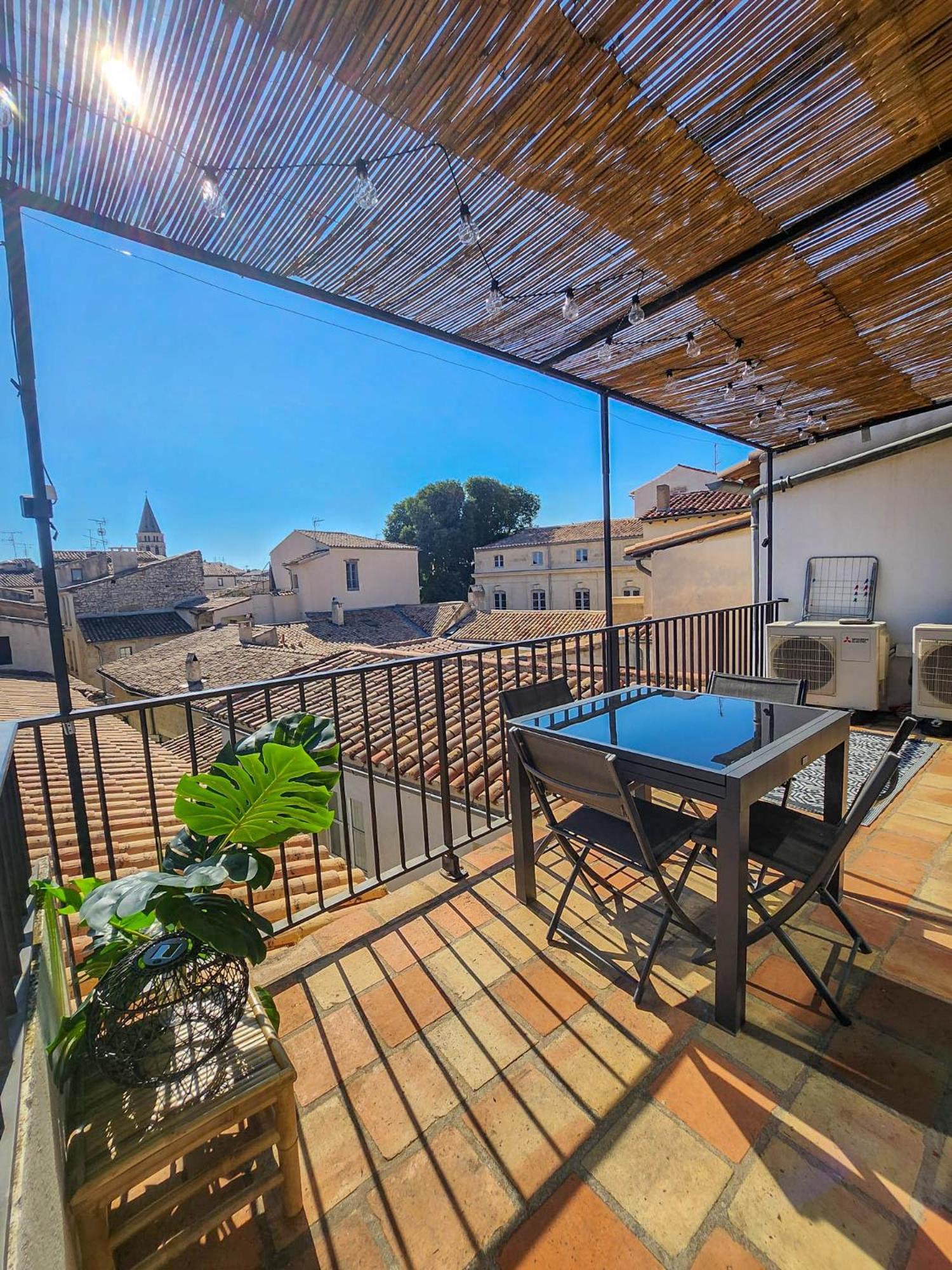 Au Coeur Du Centre Historique - Immeuble Classe - Terrasse - Climatise Nîmes Esterno foto